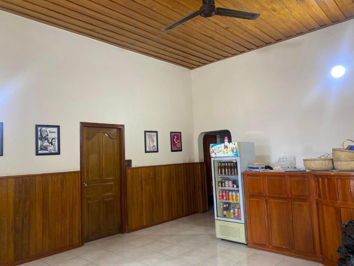 Ecran Riverfront Guesthouse Kampot Extérieur photo