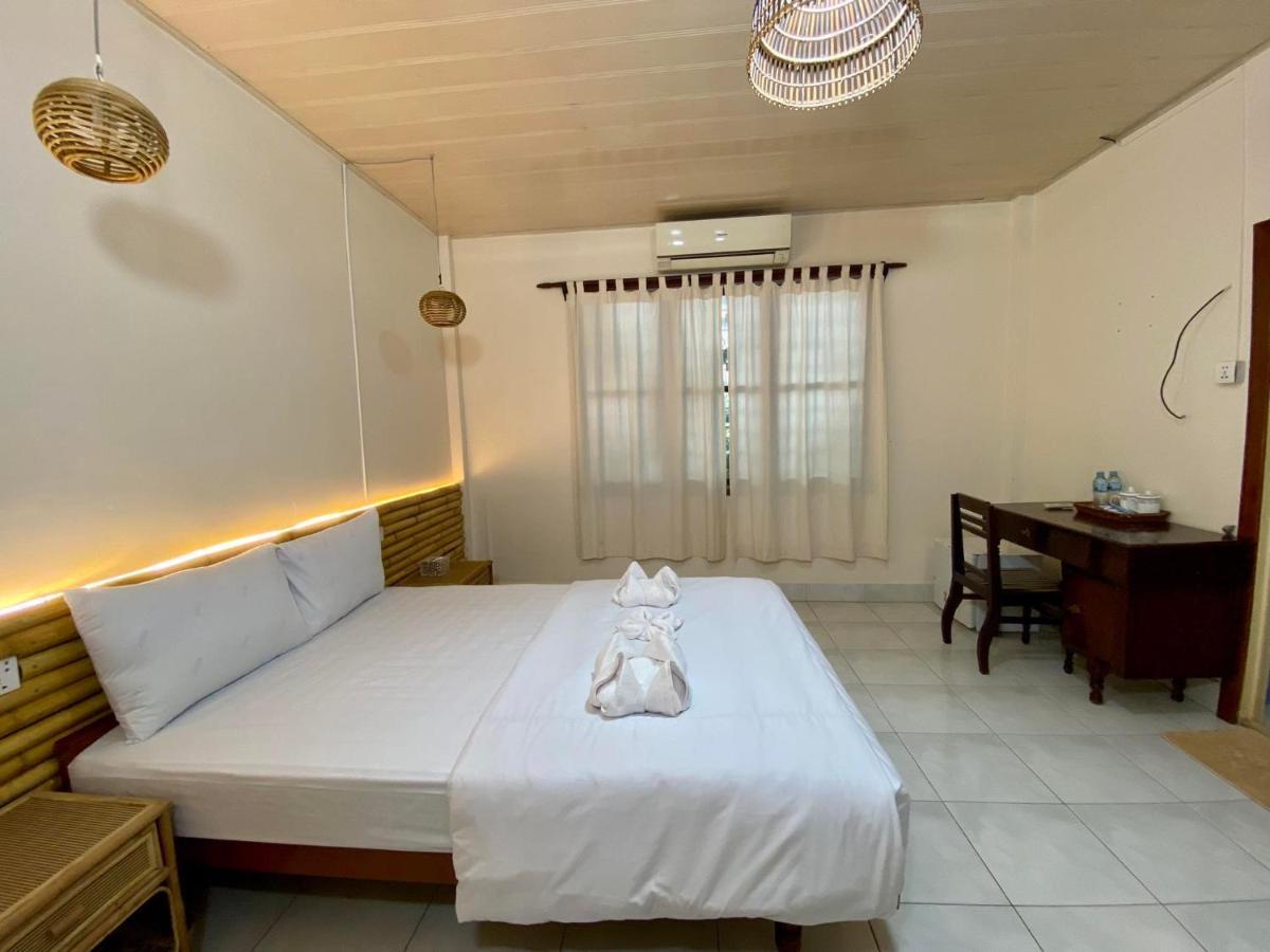 Ecran Riverfront Guesthouse Kampot Extérieur photo