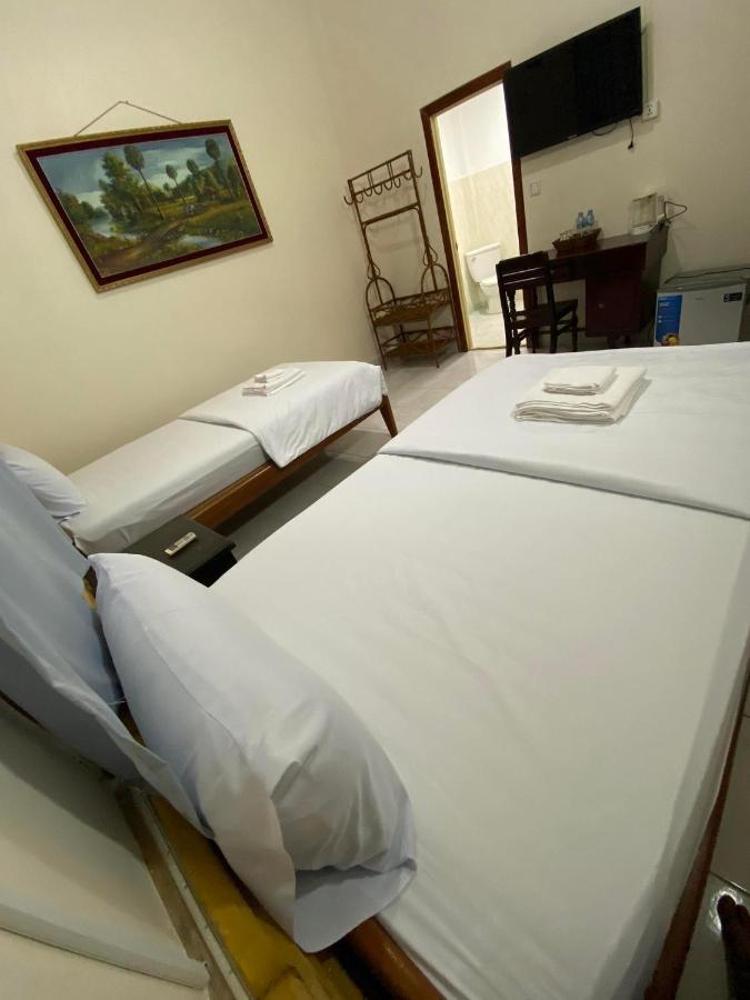 Ecran Riverfront Guesthouse Kampot Extérieur photo