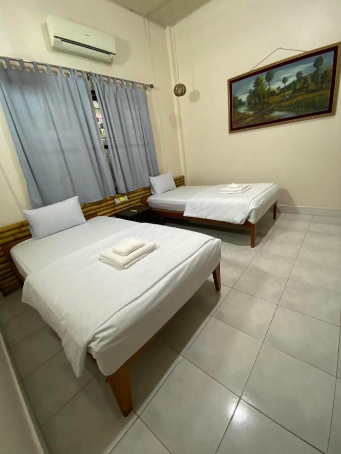 Ecran Riverfront Guesthouse Kampot Extérieur photo