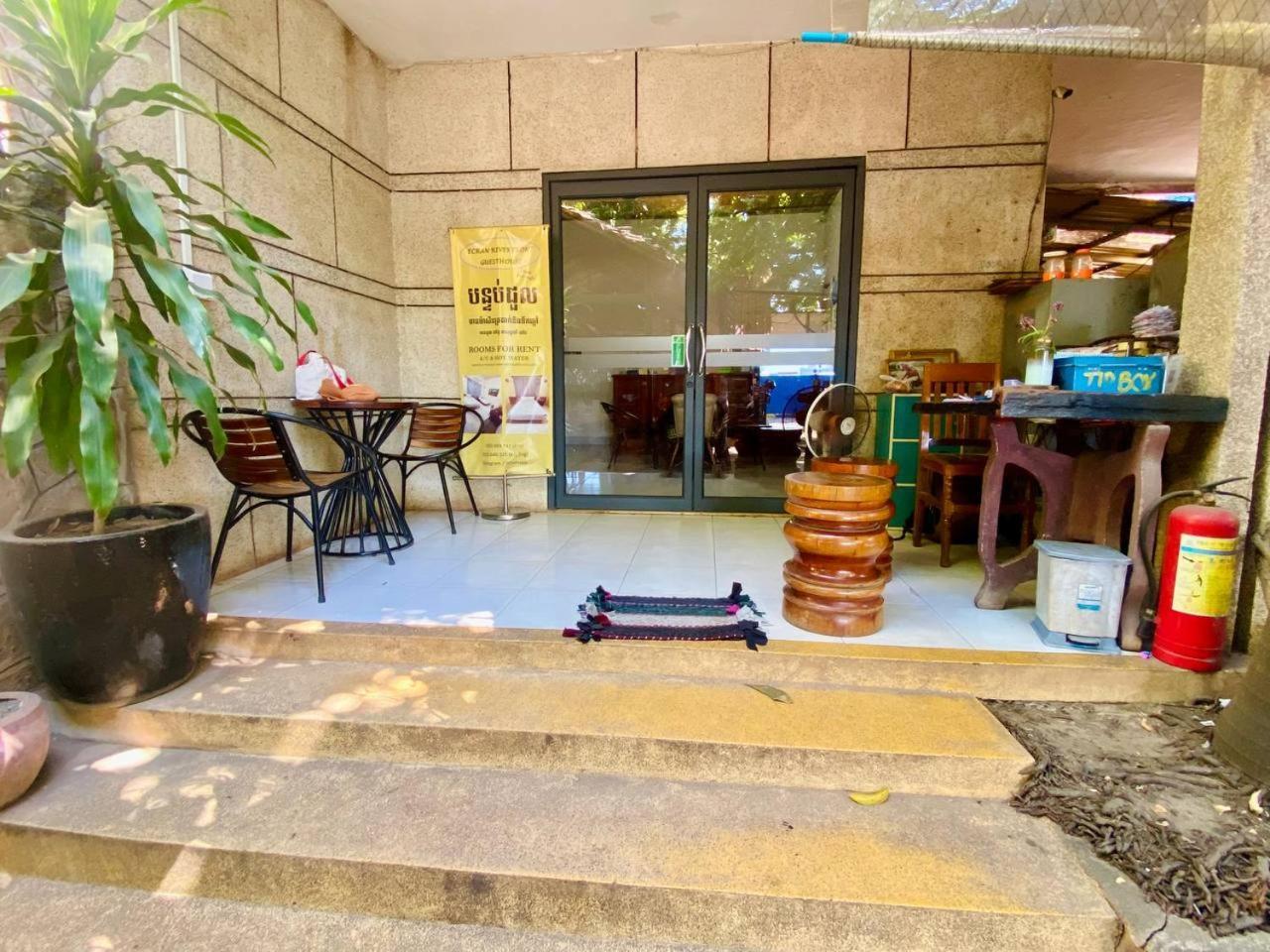 Ecran Riverfront Guesthouse Kampot Extérieur photo